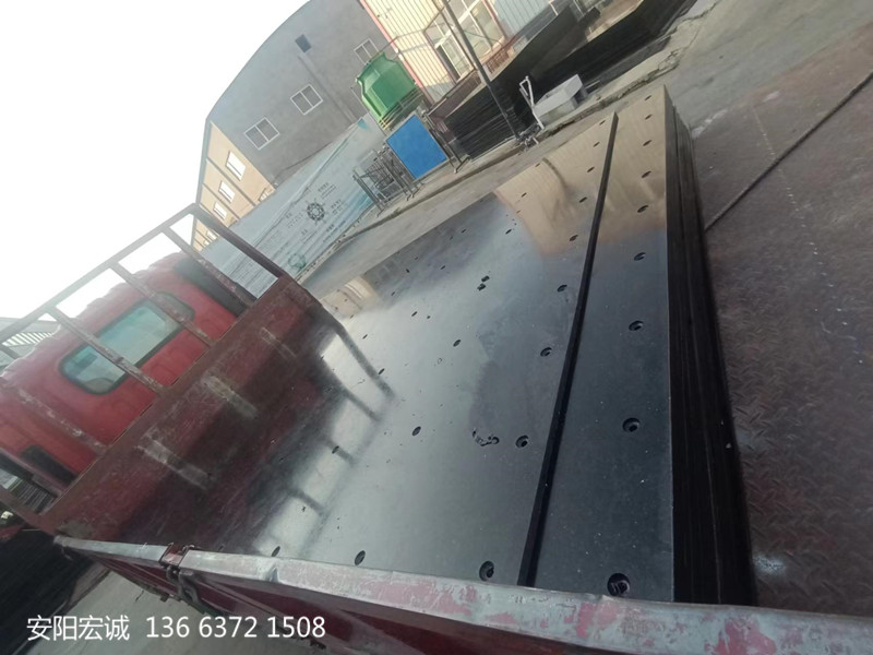 安陽宏誠：自卸車車底滑板的廣泛應(yīng)用